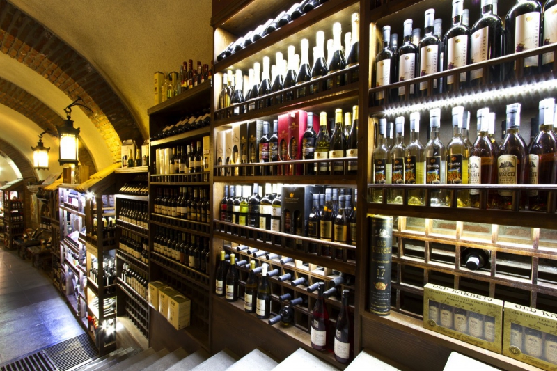 bar-NICE-min_world_street_travel_shop_canon_georgia_wine_bottles-429767